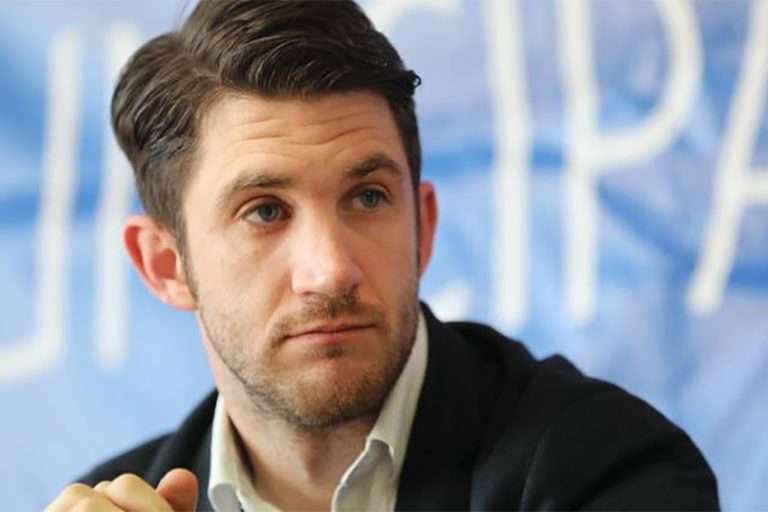 LE MAIRE DE MANOSQUE S'INSURGE CONTRE LA FERMETURE