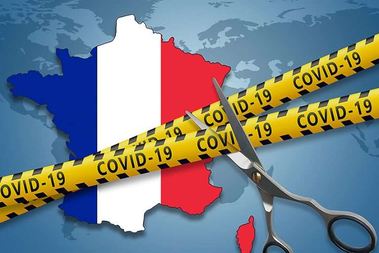 MONTAGNE REMONTÉE MÉCANIQUE À L'ARRÊT