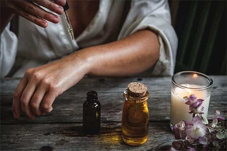 Un naturopathe jugé pour ex