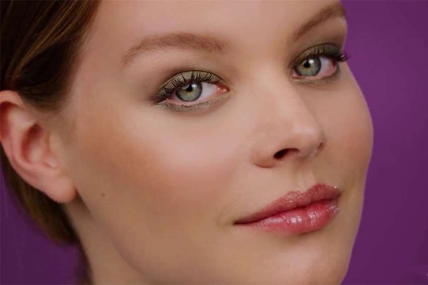LES EXTENSIONS DE CILS SE METTENT À LA COULEUR