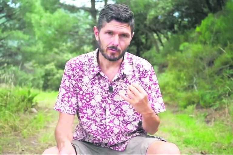 Le champion du crudivorisme sous la loupe des autorités