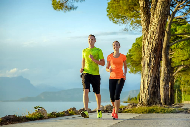 La marche rapide, un bon moyen de faire du sport?