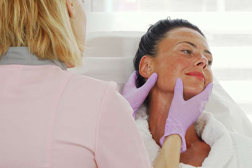 LE PEELING CONTRÔLÉ, LA MEILLEURE SOLUTION POUR L'ANTI-ÂGE
