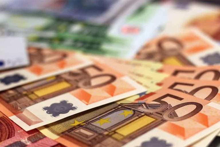 CMA france prévoit un trou de 50 millions dans son budget.