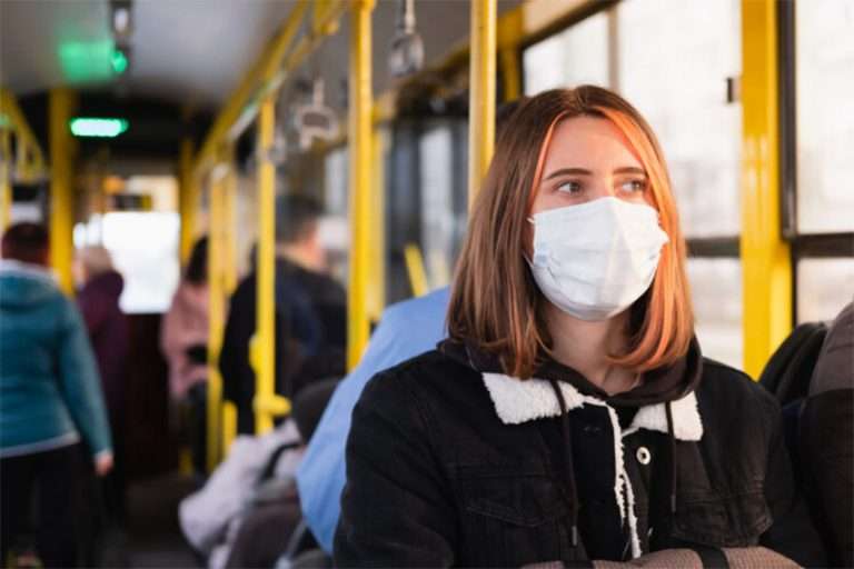 Le retour du masque dans les transports?